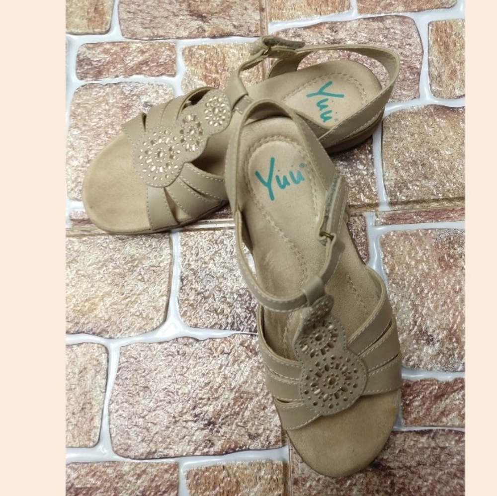 Yuu women's Josephine strap sandals, Size 6.